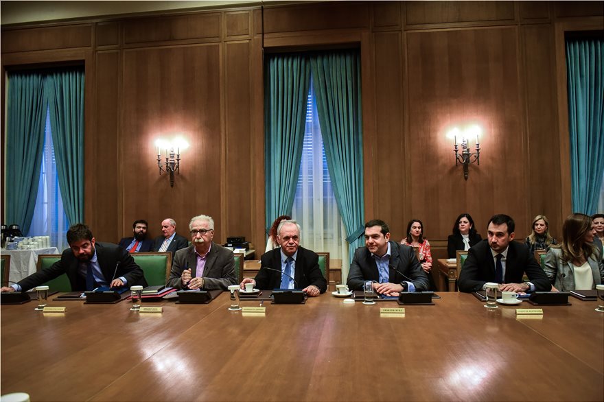 Σε εξέλιξη η συνεδρίαση του υπουργικού συμβουλίου – Χωρίς τον Π. Καμμένο αλλά με χαμόγελα (φωτο)