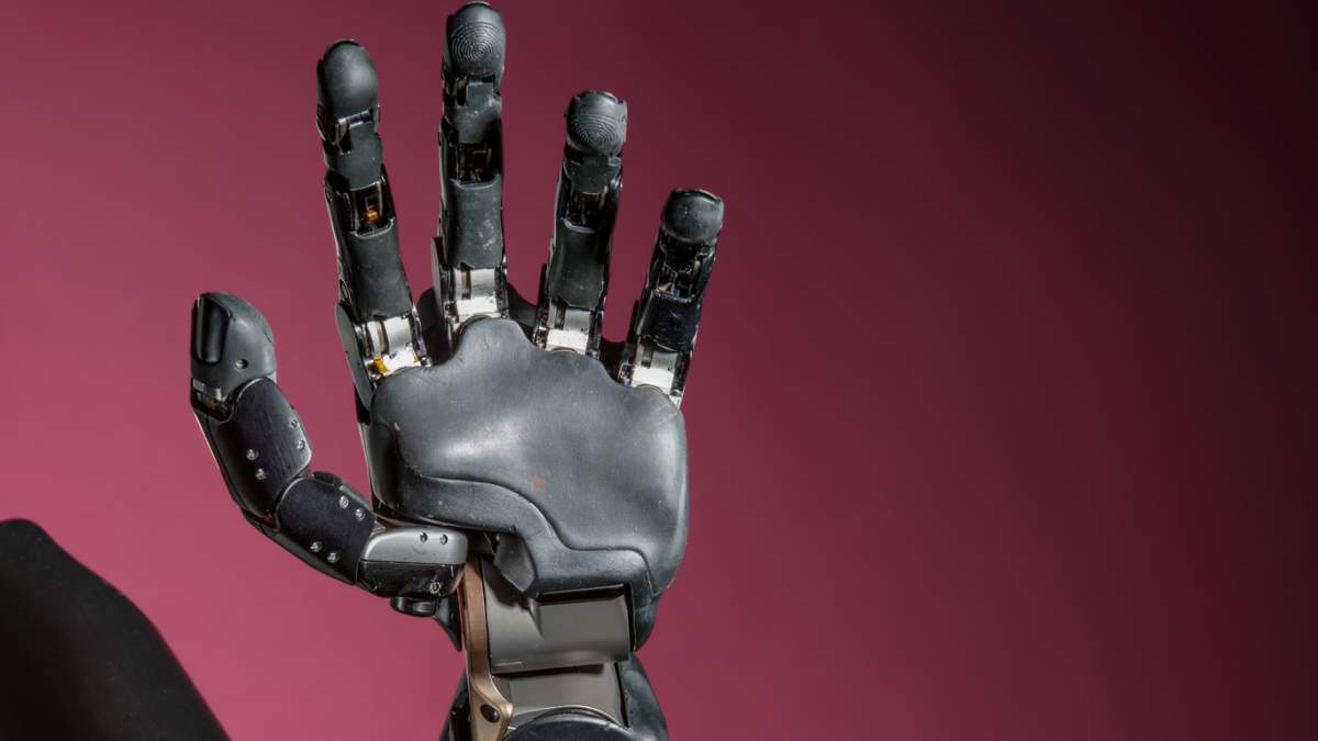 Βρετανοί ερευνητές ανέπτυξαν ρομποτικό χέρι που μπορεί να παίζει… πιάνο