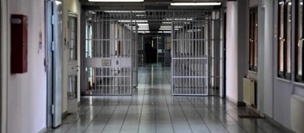 Αιματηρή συμπλοκή μεταξύ τριών αλλοδαπών στη φυλακή του Δομοκού- Στο νοσοκομείο ένα άτομο