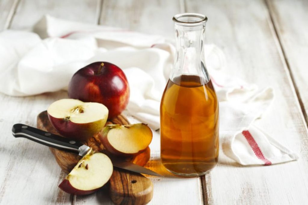 Δείτε τι θα συμβεί αν πιείτε μηλόξυδο με μέλι με άδειο στομάχι το πρωί