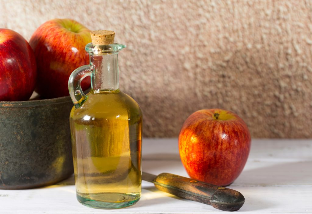 Τι προσφέρει και πώς γίνεται η αποτοξίνωση με μηλόξυδο;