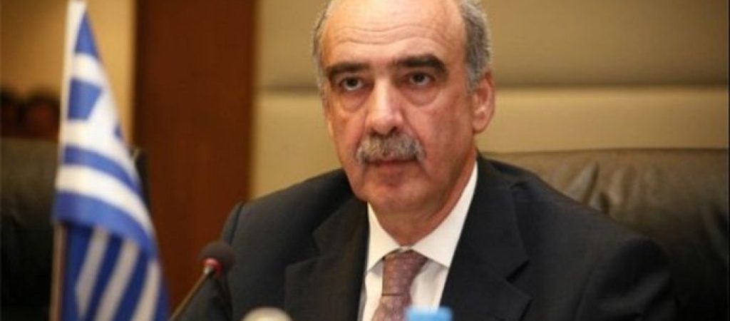 Η χιουμοριστική Χριστουγεννιάτικη ευχητήρια κάρτα του Βαγγέλη Μεϊμαράκη (φωτο)