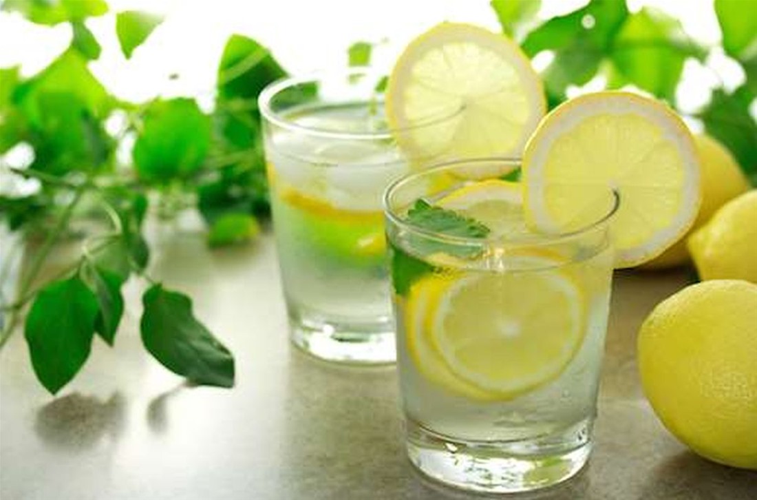 Τα 7 πράγματα που θα συμβούν αν πίνετε ζεστό νερό με λεμόνι το πρωί
