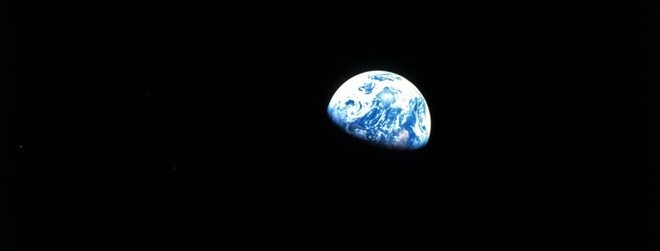 «Η αυγή της Γης»: Η ιστορική φωτογραφία του πλανήτη μας από το διάστημα που τραβήχτηκε πριν 50 χρόνια (φωτο)