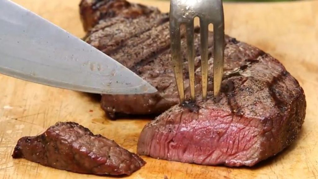 Επιστήμονες από το Ισραήλ δημιούργησαν την πρώτη εργαστηριακή μπριζόλα χωρίς να θανατώσουν κανένα ζώο