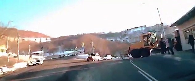 Εκχιονιστικό εκτός ελέγχου έκοψε στη μέση 43χρονη γυναίκα (φωτο – βίντεο)