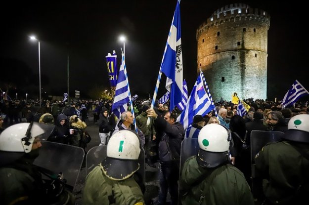 Στόχος της ΕΛ.ΑΣ όποιος είχε ελληνική Σημαία στην ομιλία Τσίπρα στην Θεσσαλονίκη! (ηχητικό)
