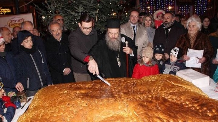 Χαλκιδική: Γιγαντιαίο Χριστόψωμο 400 κιλών (βίντεο)