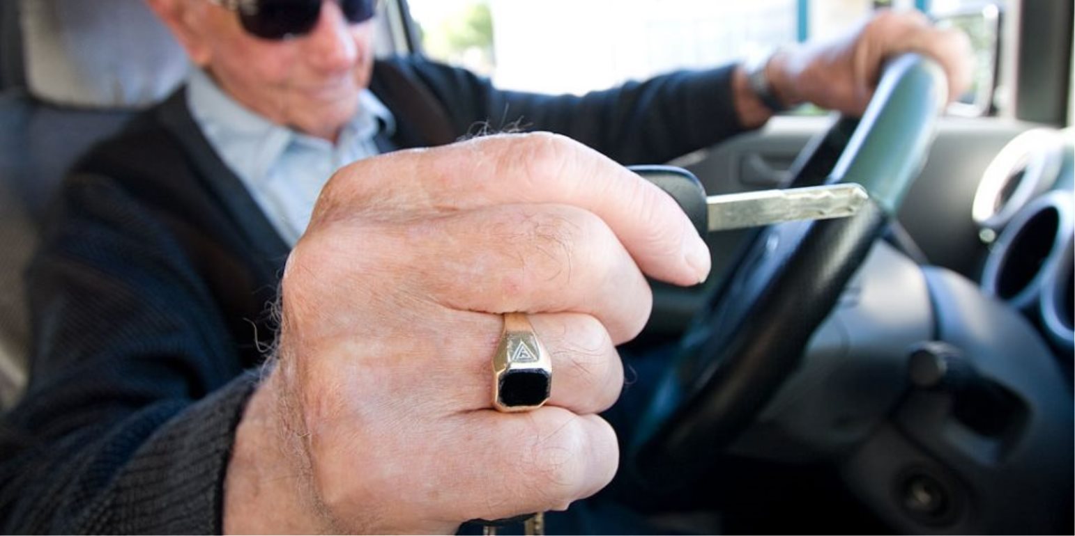 Υποχρεωτικά εξετάσεις οδήγησης για τους ηλικιωμένους άνω των 74 ετών – Τι προβλέπει το νομοσχέδιο