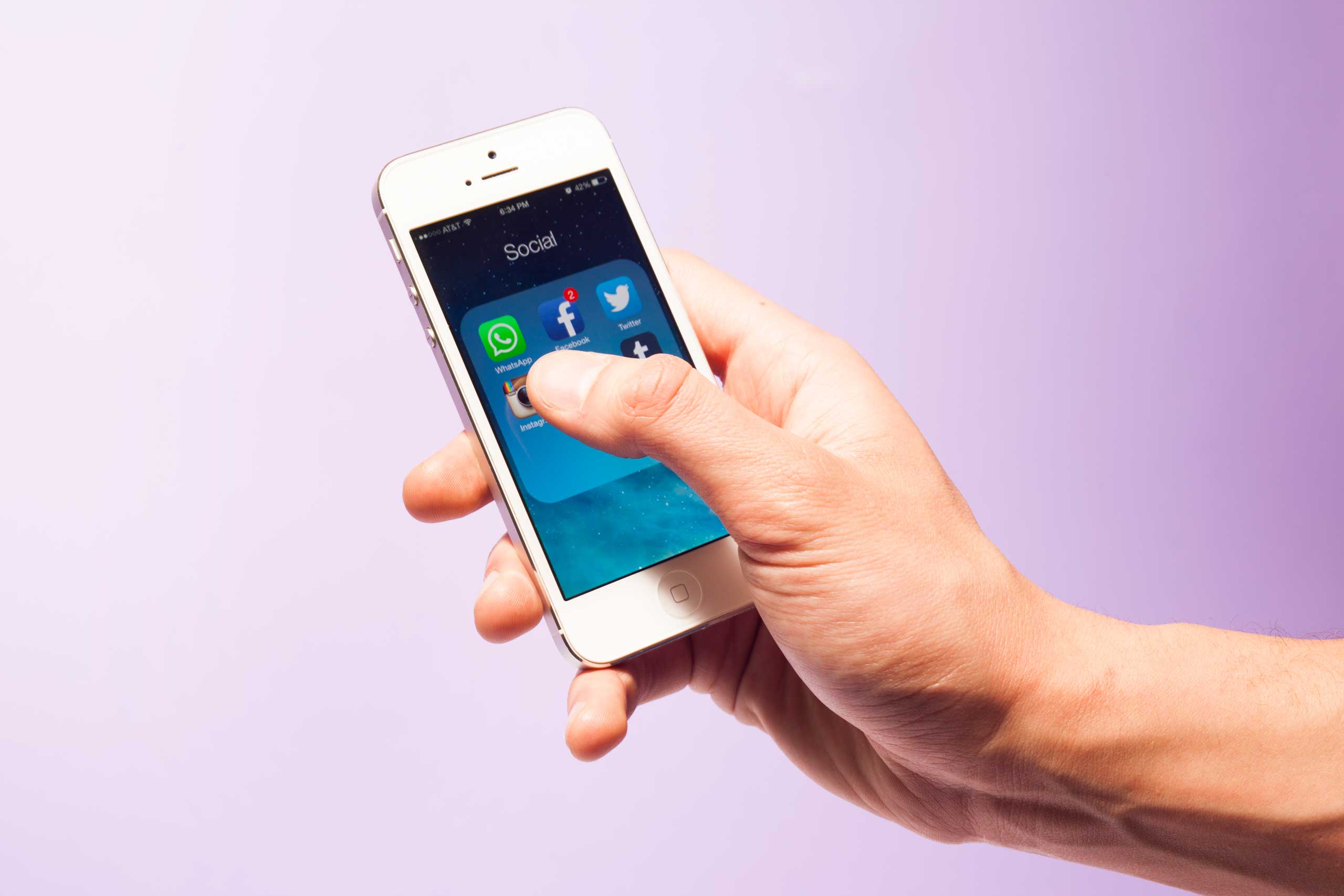 Σου παρακολουθούν άραγε το smartphone; – Ο Ε.Σνόουντεν μιλά για πρώτη φορά και αποκαλύπτει: Τί πρέπει να ελέγξεις!