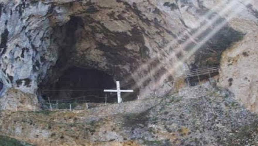 Τα μυστηριώδη σπήλαια του Αγίου Όρους – Τι κρύβουν μέσα; (Βίντεο)
