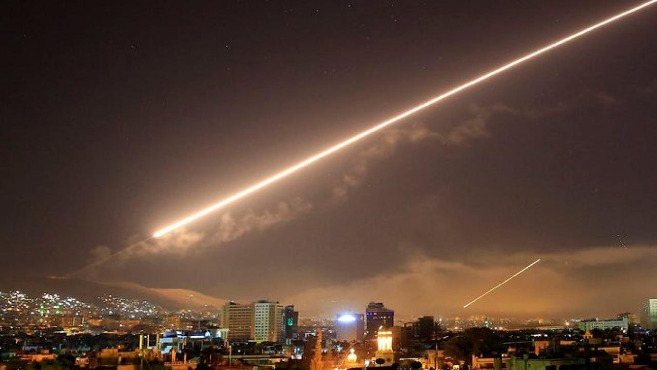Οι ισραηλινές πυραυλικές επιθέσεις εναντίον της Συρίας απείλησαν ευθέως δύο εμπορικές πτήσεις
