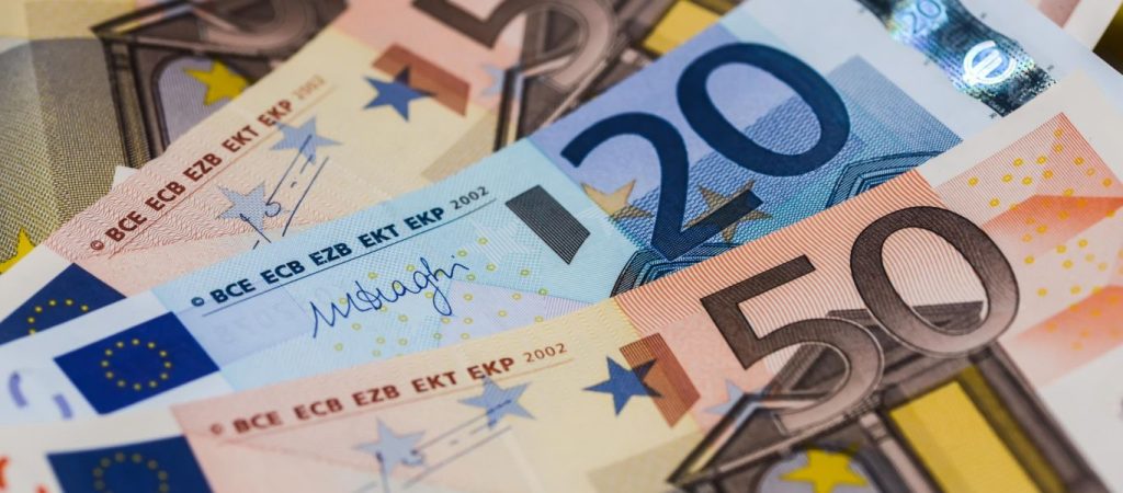 ΤτΕ: Η μείωση των φόρων στην εργασία θα μπορούσε να αυξήσει το ΑΕΠ