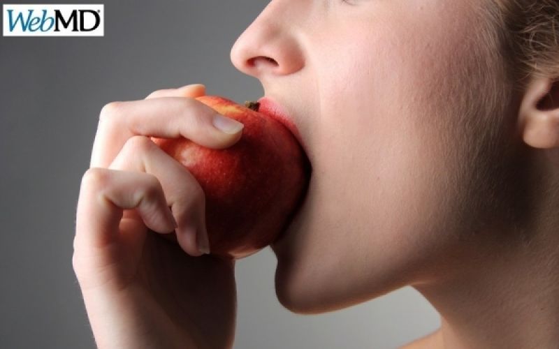 Μουδιάζει το στόμα σας όταν τρώτε κάποιες τροφές; – Δείτε τι συμβαίνει