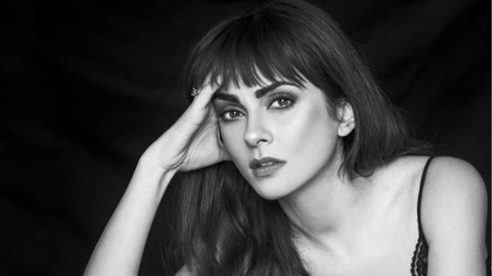 Αγγελική Δαλιάνη: Φωτογραφίζεται όπως την γέννησε η μαμά της και ξεσηκώνει τα πλήθη (φωτο)