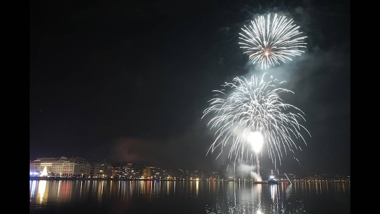 Θεσσαλονίκη: Εντυπωσιακό υπερθέαμα με 4.000 πυροτεχνήματα την Πρωτοχρονιά