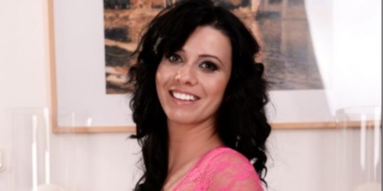 Ποια είναι η διάσημη πρωταγωνίστρια ερωτικών ταινιών που τα πέταξε όλα έξω στον Παρθενώνα! (φώτο)