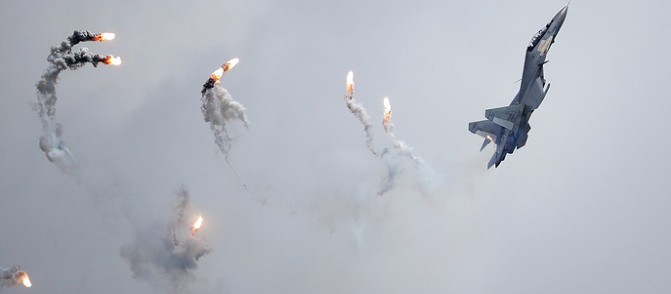 «Άφωνοι» έμειναν χιλιάδες θεατές από την επίδειξη του Su-30MKM – Δείτε βίντεο