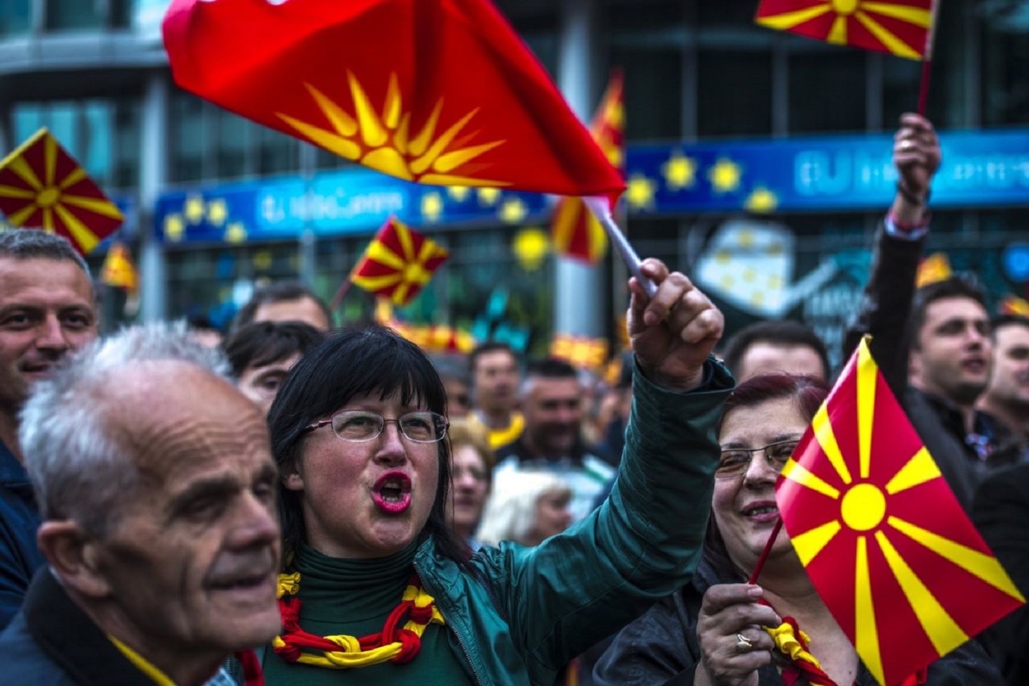Οι Σκοπιανοί «ανακάλυψαν» «μακεδονική» μειονότητα και «μακεδονικές» γιορτές στην Βόρεια Ελλάδα (βίντεο)