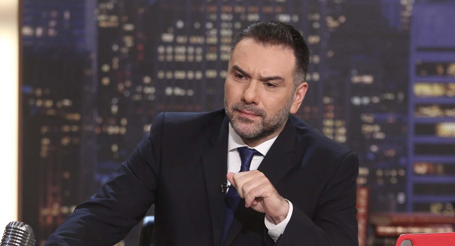 Γ. Αρναούτογλου: Δημοσιεύει για πρώτη φορά φωτογραφία με τη νέα του σύντροφο (φωτο)