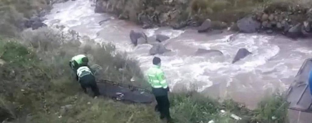 Περού: Λεωφορείο έπεσε σε γκρεμό – 10 νεκροί και 30 τραυματίες (βίντεο)