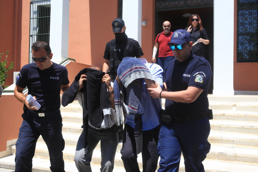 Ερχονται νέες τουρκικές πιέσεις: Τρις ισόβια για τους 8 Tούρκους που είναι στην Ελλάδα ζητά ο εισαγγελέας της Κων/πολης
