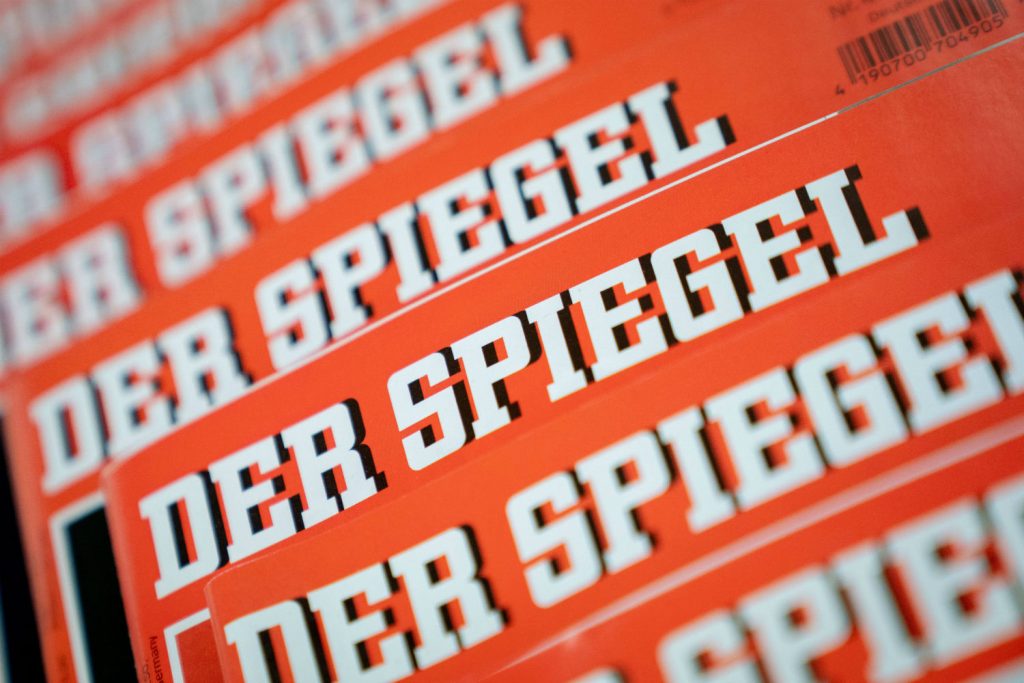 Σε διαθεσιμότητα δύο στελέχη του περιοδικού Der Spiegel μετά το σκάνδαλο Ρελότσιους