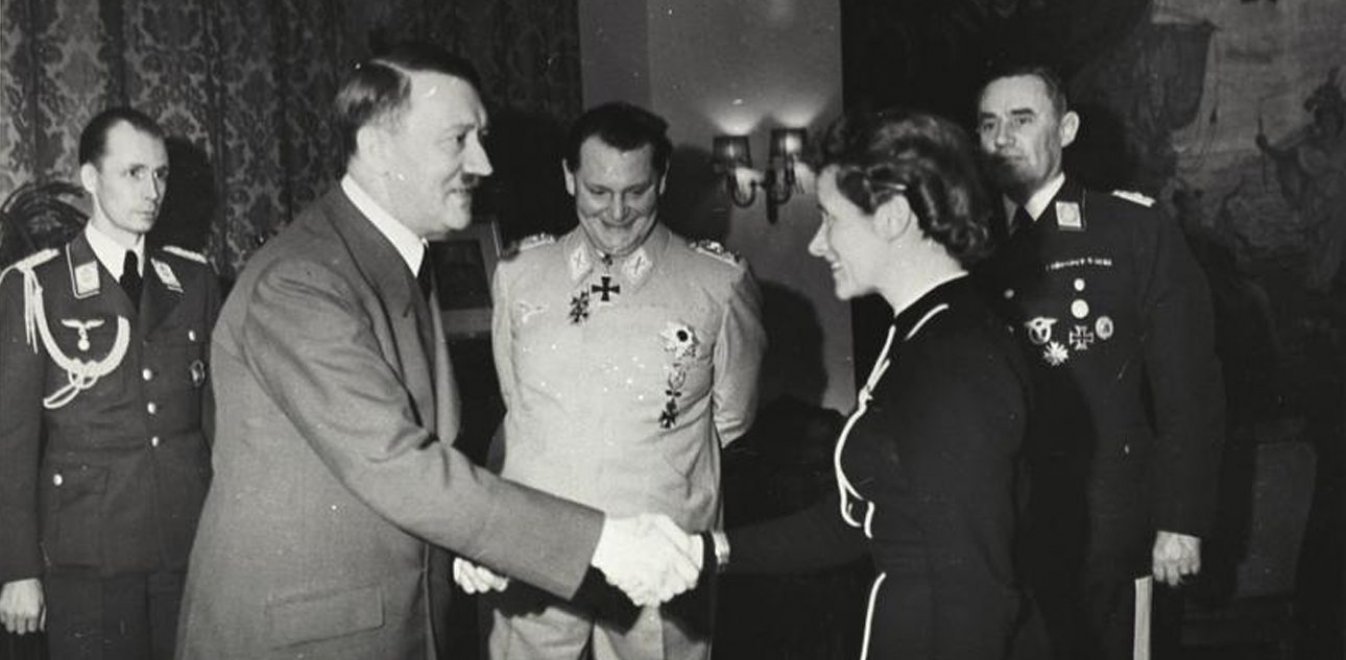 Έλληνας βγάζει στο σφυρί αντικείμενα του Αδόλφου Χίτλερ (φωτο)