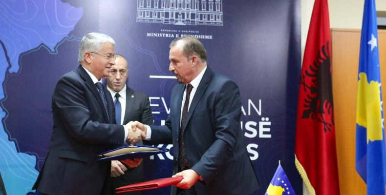 Προετοιμάζουν σχέδιο για τη «Μεγάλη Αλβανία»: Τίρανα και Πρίστινα υπέγραψαν διασυνοριακή συμφωνία