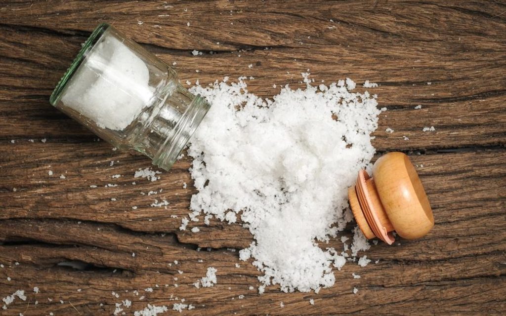 Αυτοί είναι οι 8 τρόποι για να χρησιμοποιήσετε το αλάτι ως φυσική θεραπεία