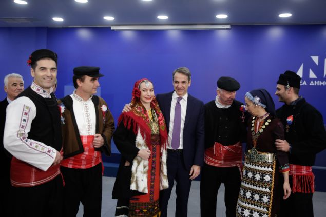 Τα πρωτοχρονιάτικα κάλαντα στον πρόεδρο της ΝΔ Κυριάκο Μητσοτάκη (βίντεο-φωτο)