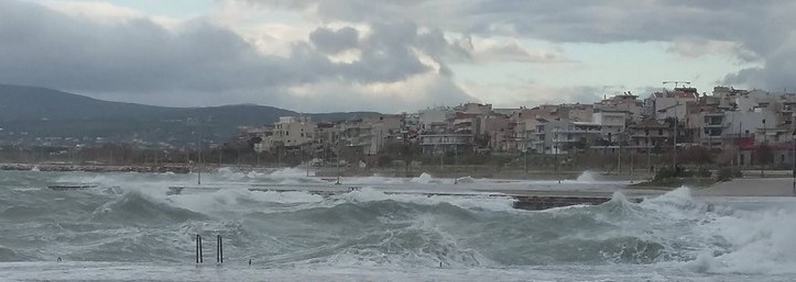 Κόρινθος: Η θάλασσα βγήκε στη στεριά από την κακοκαιρία (φωτο)