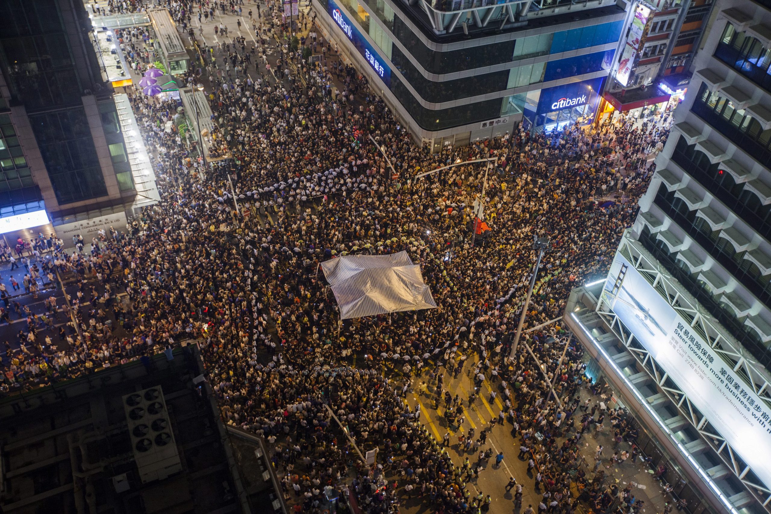 Χιλιάδες διαδηλωτές στους δρόμους του Χονγκ Κονγκ: Ζητούν και ανεξαρτησία από την Κίνα