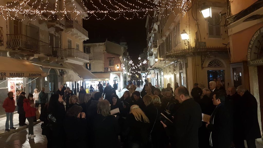 Το πρωινό ξύπνημα των γερόντων και η «Στρίνα»- Το έθιμο ανήμερα Πρωτοχρονιάς στην Κέρκυρα