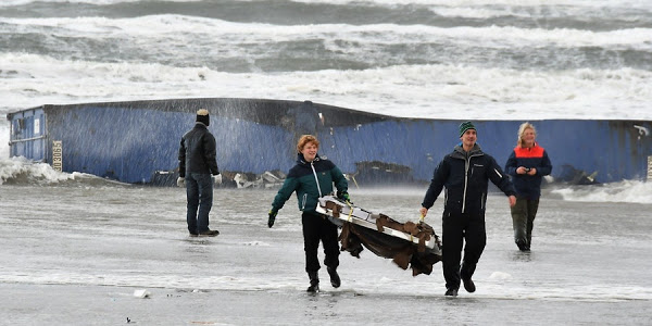 Ολλανδία: 270 κοντέινερ έπεσαν από πλοίο στη θάλασσα – 3 από αυτά φέρουν επικίνδυνα υλικά (φωτο)