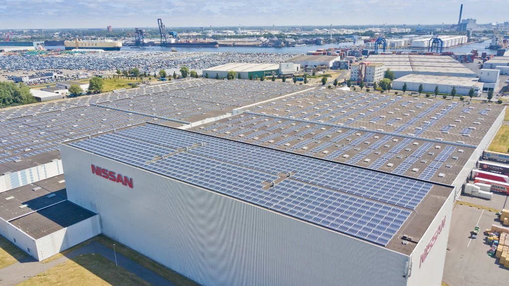 Η Nissan θέτει σε λειτουργία μεγαλύτερη οροφή με συλλέκτες ηλιακής ενέργειας στην Ολλανδία (βίντεο)