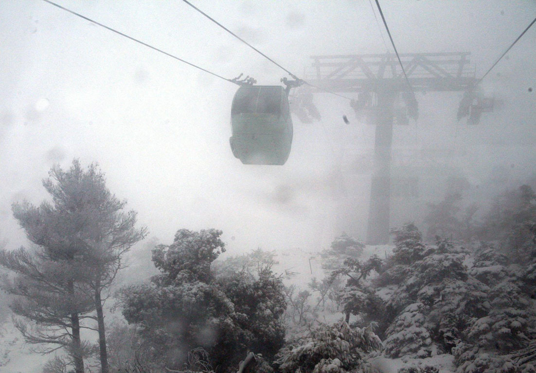 Κλειστή παραμένει η λεωφόρος Πάρνηθας- Πώς θα λειτουργήσει το τελεφερίκ