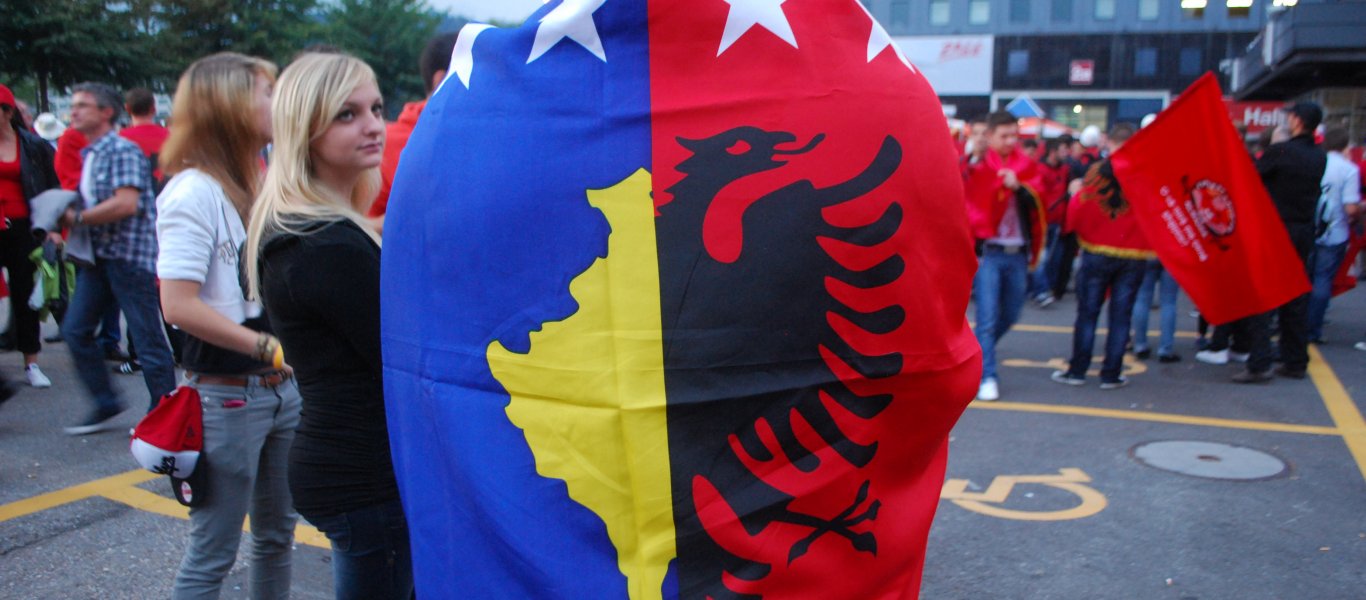 Aλβανοί και Σκοπιανοί μια «γροθιά» εναντίον της Ελλάδας – Δείτε το βίντεο