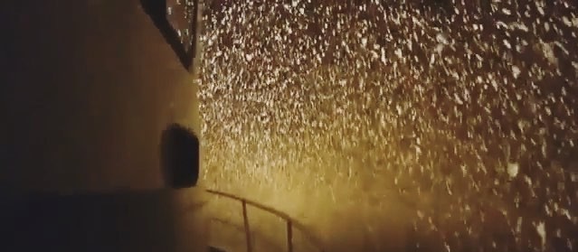 Ναυτικός καταγράφει μαγικές εικόνες από χιονόπτωση – Δείτε πως φαίνεται το χιόνι όταν βρίσκεστε εν πλω (βίντεο)