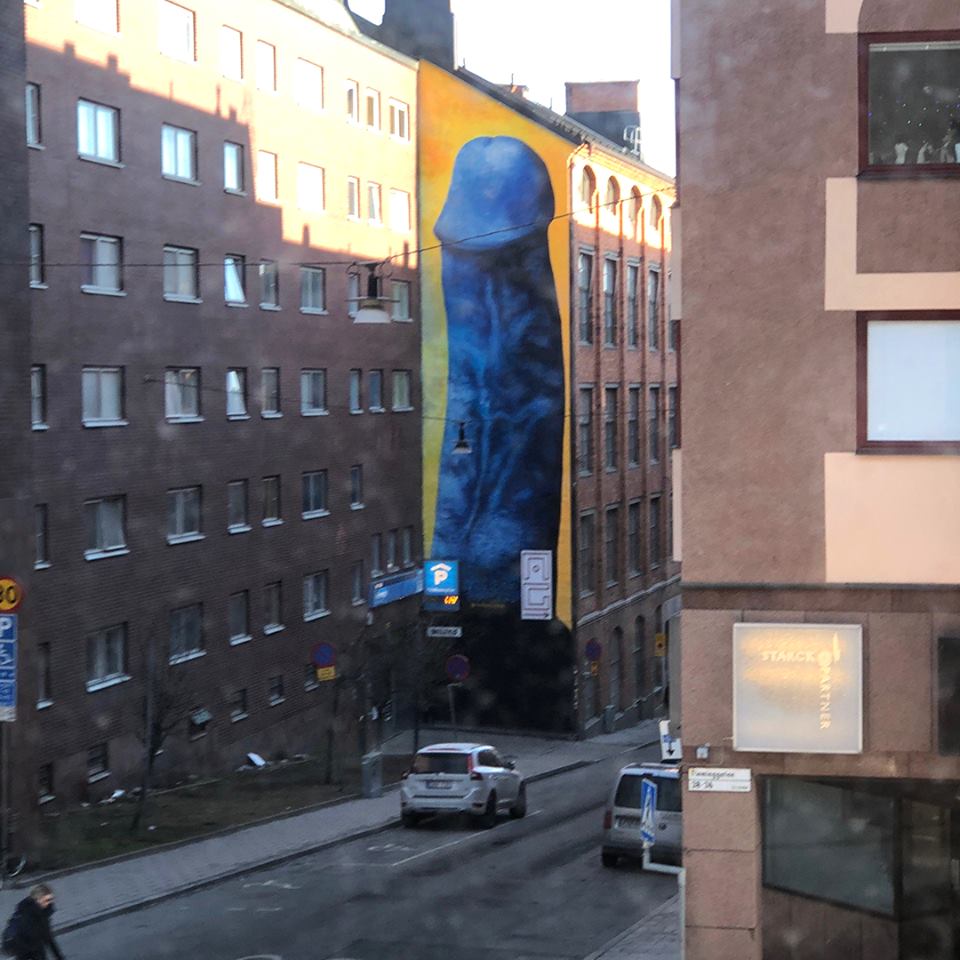 Αυτό το έργο σοκάρει ακόμα και τους Σουηδούς- Εικαστική παρέμβαση σε τοίχο της Στοκχόλμης