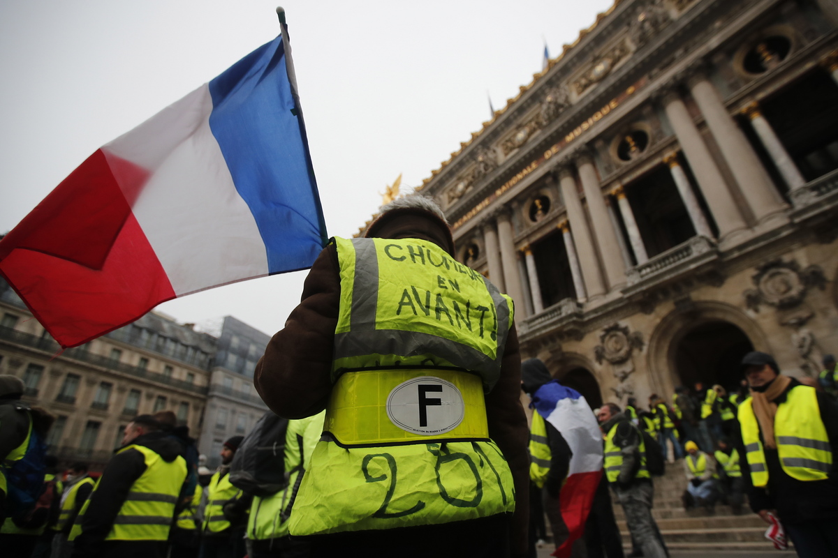 Σκληραίνει την στάση της απέναντι στα “κίτρινα γιλέκα” η γαλλική κυβέρνηση