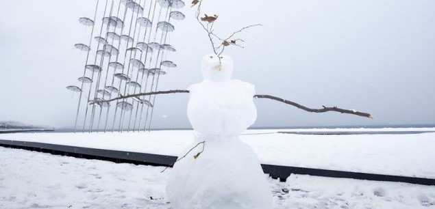 Οι χιονάνθρωποι είχαν την τιμητική τους στο κέντρο της Θεσσαλονίκης – Ντύθηκε στα λευκά η πόλη (φωτο)