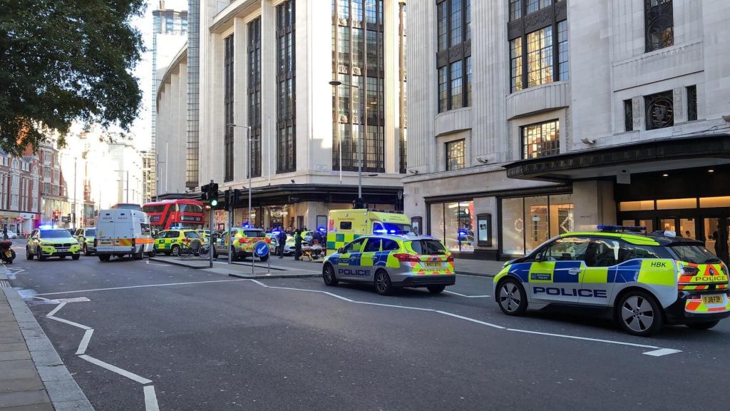 Λονδίνο: Συνελήφθη ο ύποπτος για τον φόνο ενός άνδρα με μαχαίρι σε τρένο στο Σάρεϊ