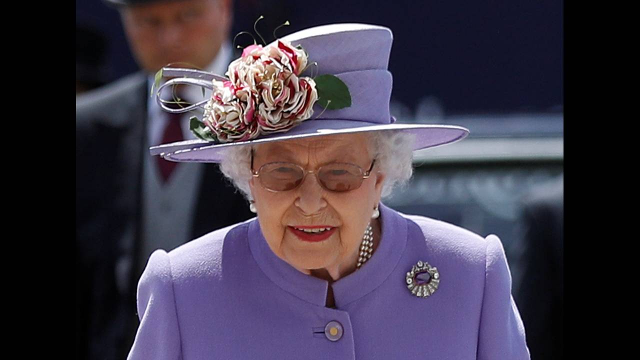 Γιατί η βασίλισσα Ελισάβετ φορά πάντα τόσο έντονα χρώματα;
