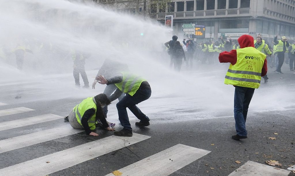 Γαλλία: Με «κύμα» συλλήψεων προσπαθούν να σταματήσουν την νέα κινητοποίηση των «Κίτρινων Γιλέκων» (βίντεο)