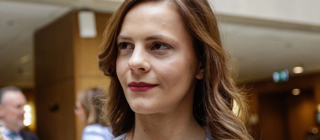 Ε. Αχτσιόγλου: «Η αύξηση του κατώτατου μισθού θα ανακοινωθεί το δεύτερο δεκαπενθήμερο του Ιανουαρίου»