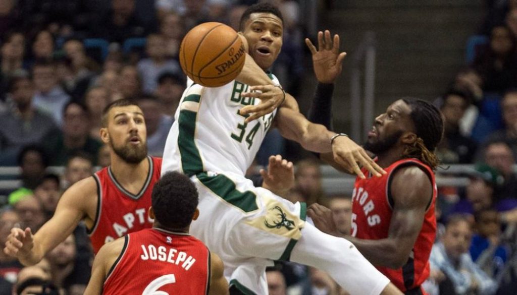 Νέο ασύλληπτο double-double από τον Γιάννη Αντετοκούνμπο (βίντεο)