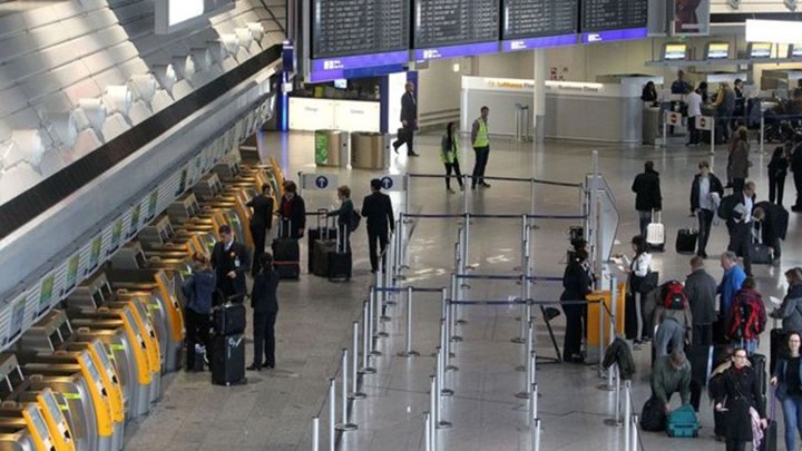 Δύσκολη μέρα αύριο στα γερμανικά αεροδρόμια: Μαζικές ακυρώσεις πτήσεων λόγω απεργίας