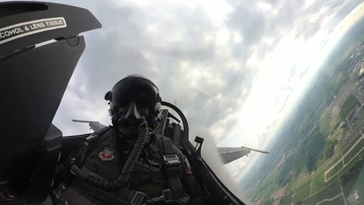 Πτήση F-16 στα όρια: Δείτε τι βλέπει ο πιλότος