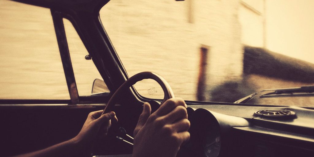 Γιατί έχουμε το τιμόνι αριστερά και γιατί σε άλλες χώρες στα δεξιά;